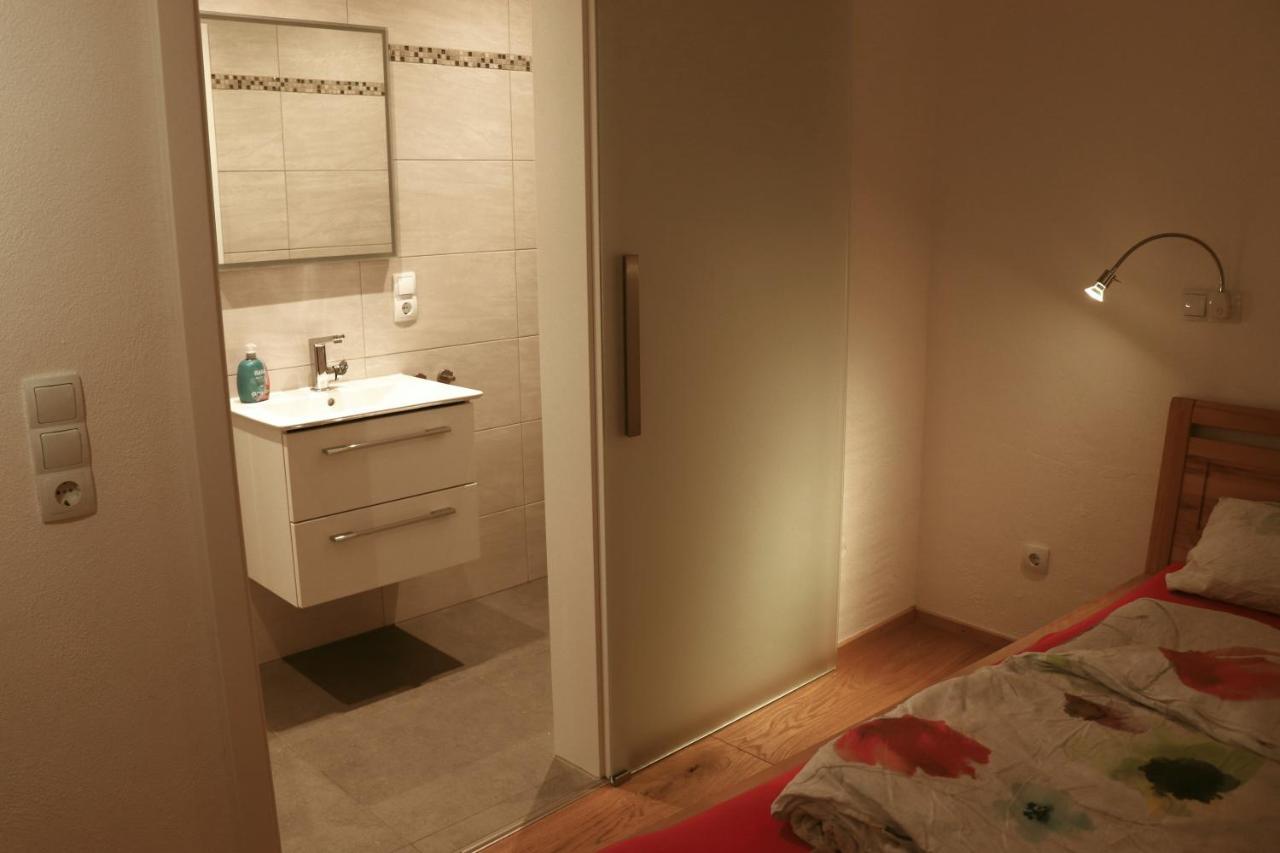 Stilvolle Wohnung Auf 50 M² Mit Parkplatz Und Wifi Kraiburg am Inn Екстер'єр фото